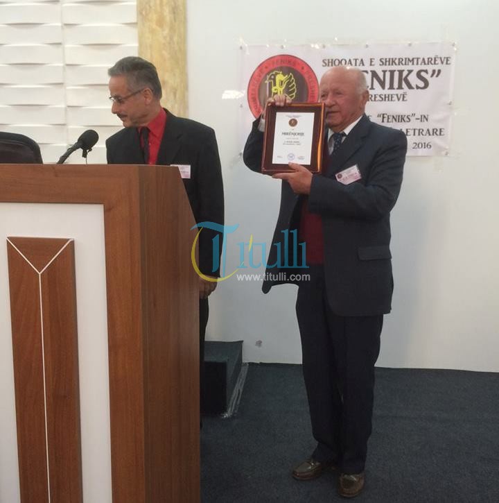 Shkrimtarët e Luginës ndalohen nga policia në Medvegjë për librat shqip