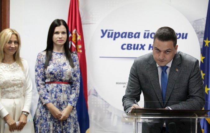 Ministri Ruzhiq shpall zgjedhjet për këshillat nacionale në Serbi  për 4 nëntor