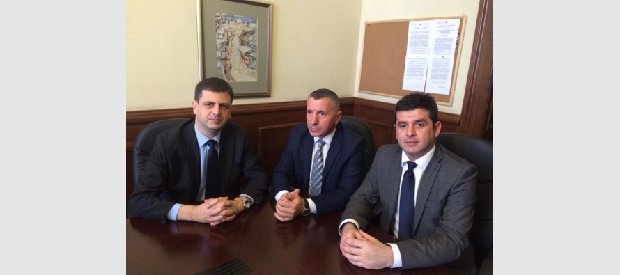 Ambasadori Kosovës Valdet Sadiku takon deputetin Shaip Kamberi