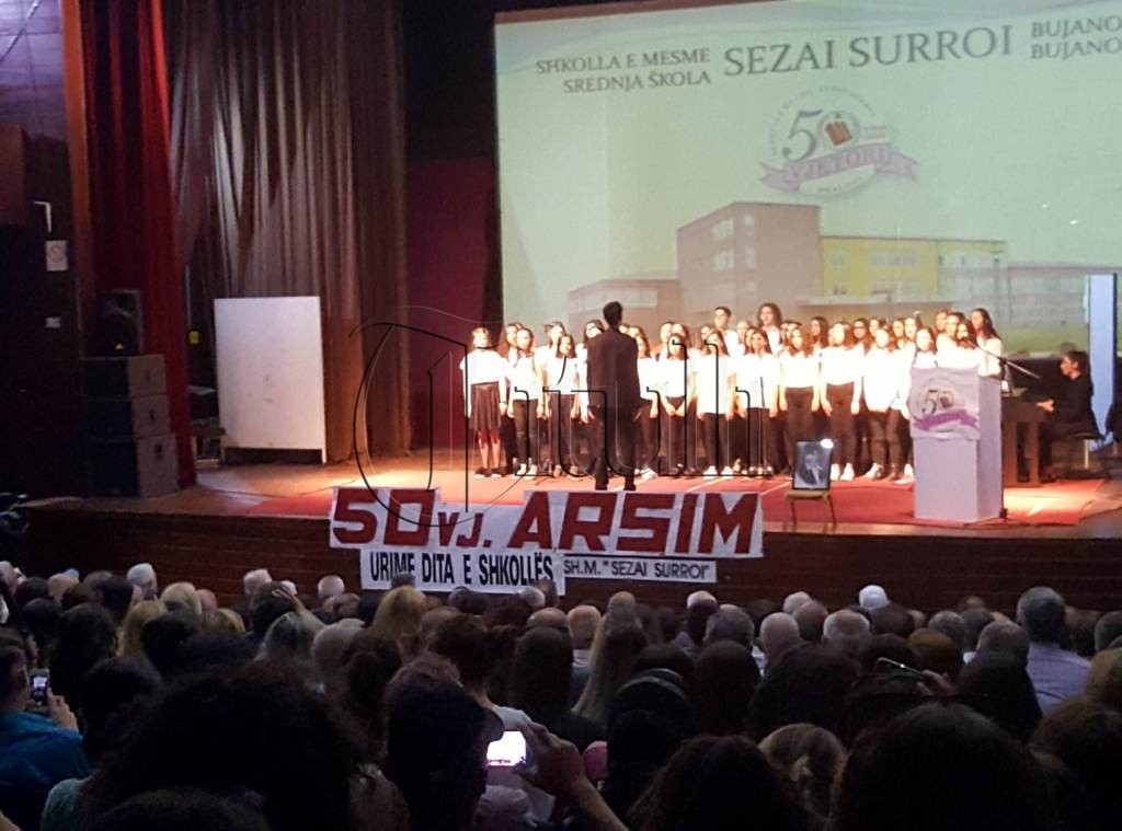 Festohet 50 vjetori i shkollës së mesme "Sezai Surroi" në Bujanoc (video)