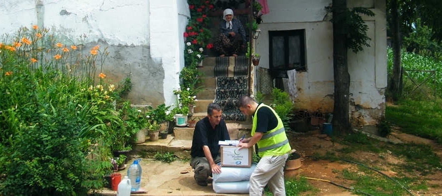 QSA nisë aksionin, ndihmon 100 familje me "Shportën e Ramazanit" (foto)