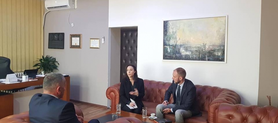 Sekretarja e ambasadës së Britanisë së madhe qëndron në Bujanoc