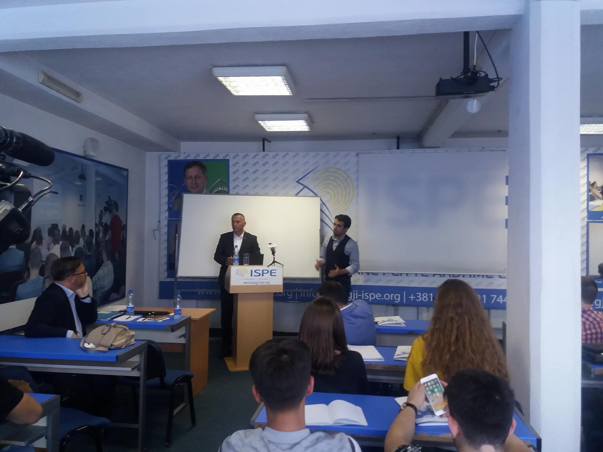 Kamberi: Shqiptarët nga Bujanoci, Presheva e Medvegja po largohen  çdo ditë e më shumë