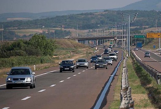 Mërgimtarët grabiten në autostradën serbe, kërkohet ndihma e deputetëve nga Lugina
