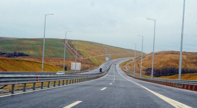 Autostrada drejt Luginës në udhëkryq