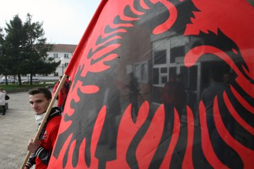 Preshevë, gjobë imamit të xhamisë sepse ngriti flamurin shqiptar