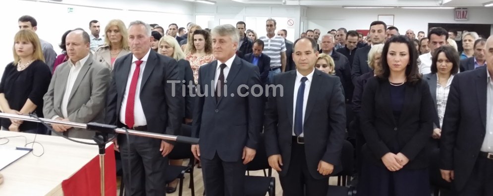 "Koalicioni i shqiptarëve të bashkuar" nuk do të ndryshojë flamurin (foto)