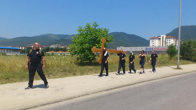 Çetnikët ia mësynë Lluçanit, ndalohen nga policia (Foto)