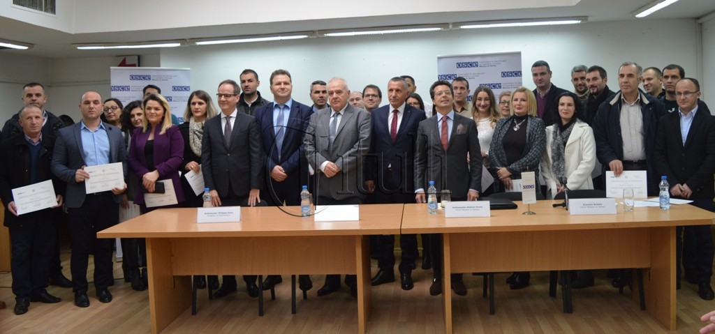 Ambasadori i OSBE-së, Andrea Orizio ndan diploma trajnimi 50 juristëve në Bujanoc (video)