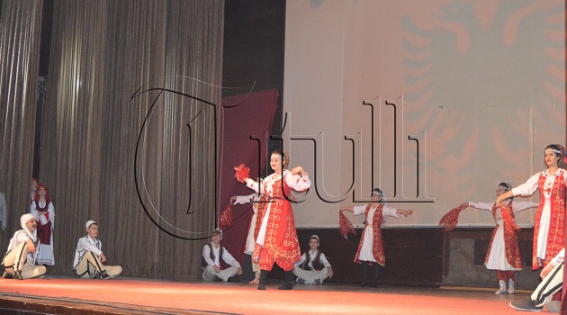 Mbahet manifestim kulturorë për 28 Nëntorin në Bujanoc (video)