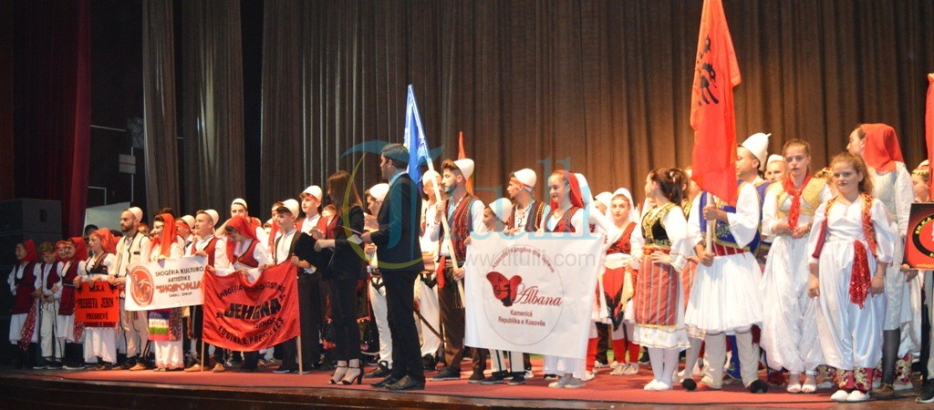 Mbahet festivali i tretë i valleve tradicionale në Bujanoc