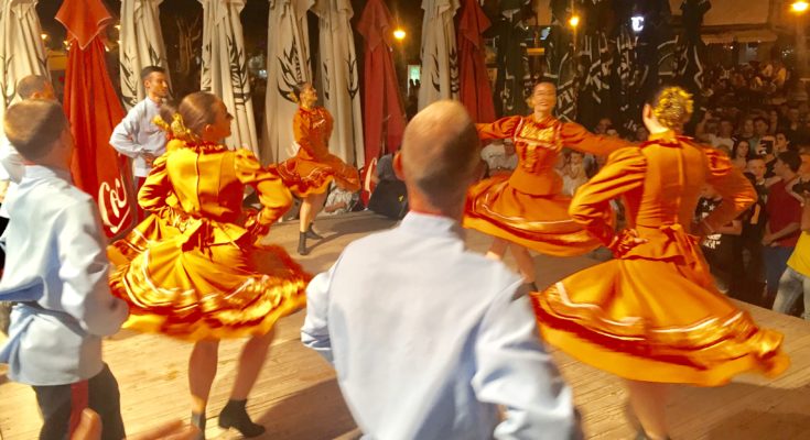 Në Bujanoc po mbahet festivali ndërkombëtar i folklorit (foto)