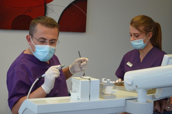Zvicër : Shërbime stomatologjike në gjuhën shqipe te Dr. Gazmendi nga Presheva