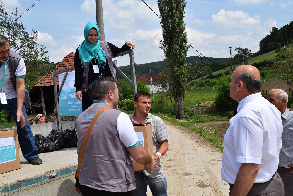 Shoqata "Hasene" nga Gjermania shpërndan ndihma humanitare në Bujanoc dhe Preshevë