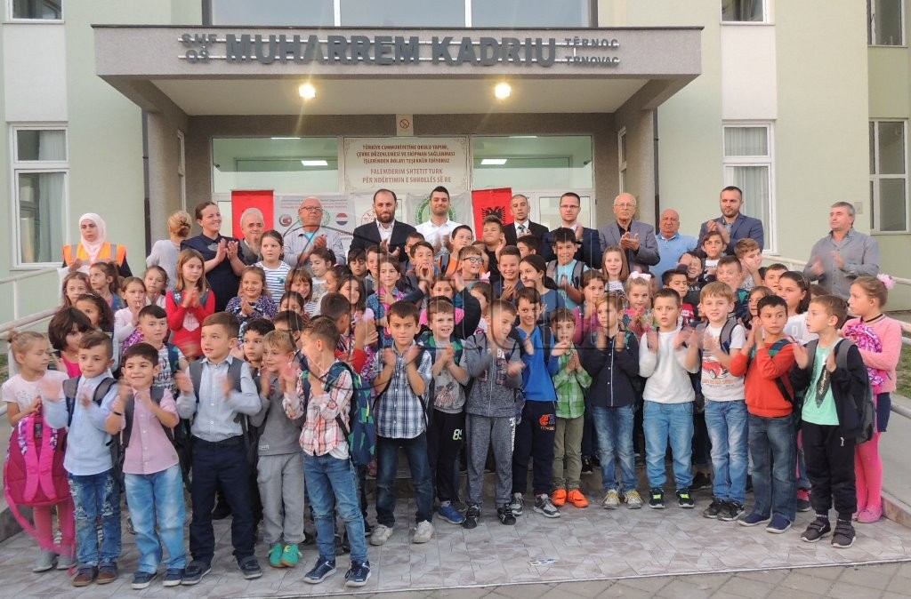 Fondacioni "Alsar" nga Shqipëria shpërndan materiale shkollore për nxënësit e Luginës së Preshevës
