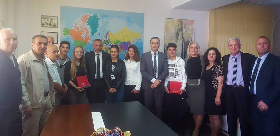 Shaip Kamberi priti 5 nxënësit e gjeneratës në komunën e Bujanocit