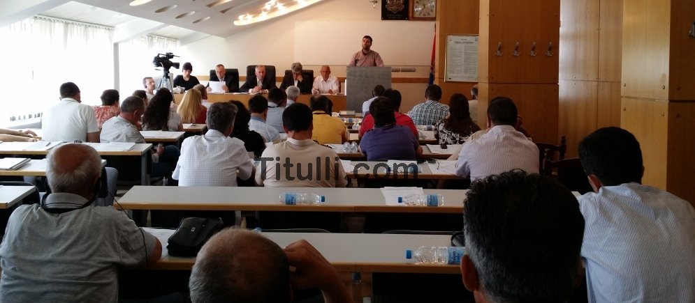 E rrallë, këshilltarë shqiptarë e serb pro përdorimit zyrtar të gjuhës shqipe (foto)