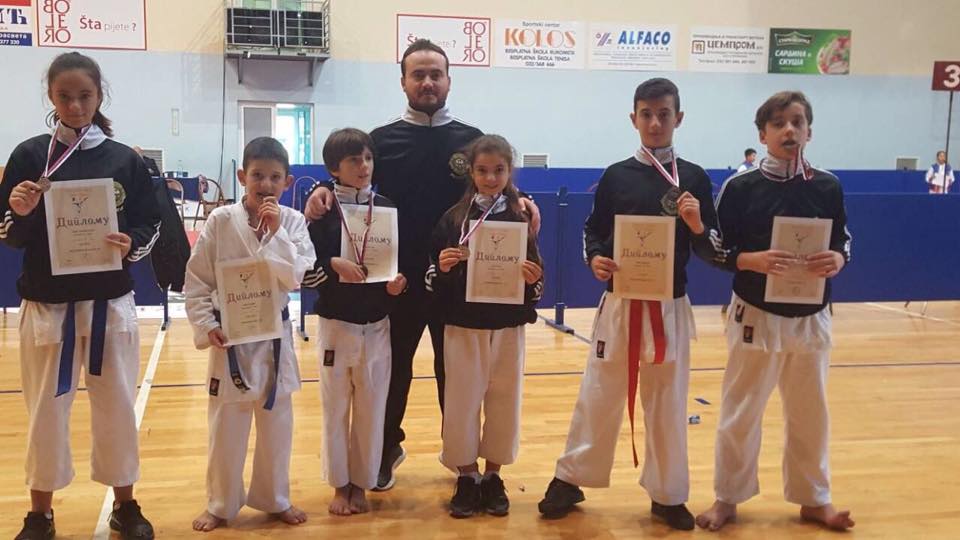 Klubi i karatesë "Lion" nga Presheva fiton 6 medalje në Çaçak (foto)