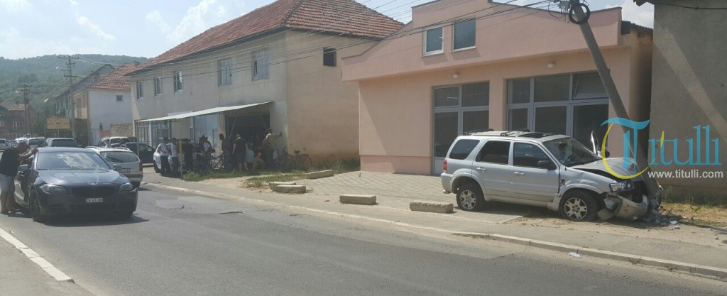 Lluçan, niset me marrë nuse, e "merr" shtyllën! (Foto)