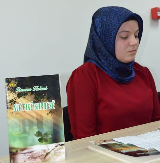 Ramize Halimi, nxënësja e Medreses në Preshevë promovoi librin "Një pikë shpresë"