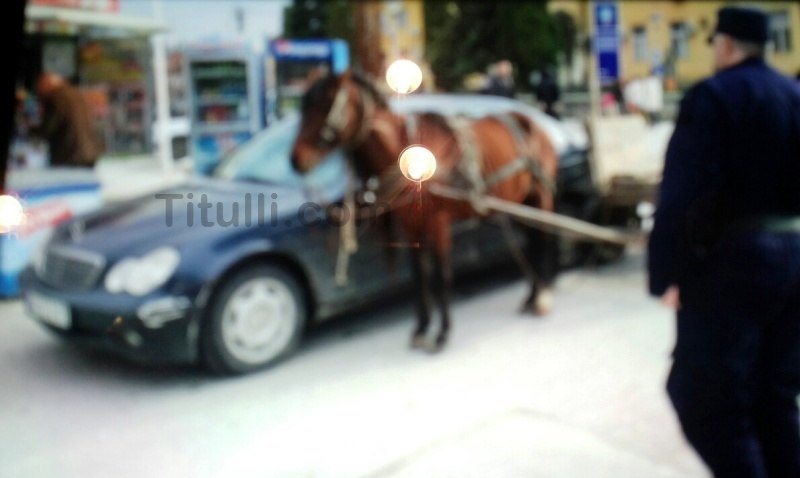 Kali i Medvegjës "shtyhet" me Mercedesin e Bujanocit (Foto)