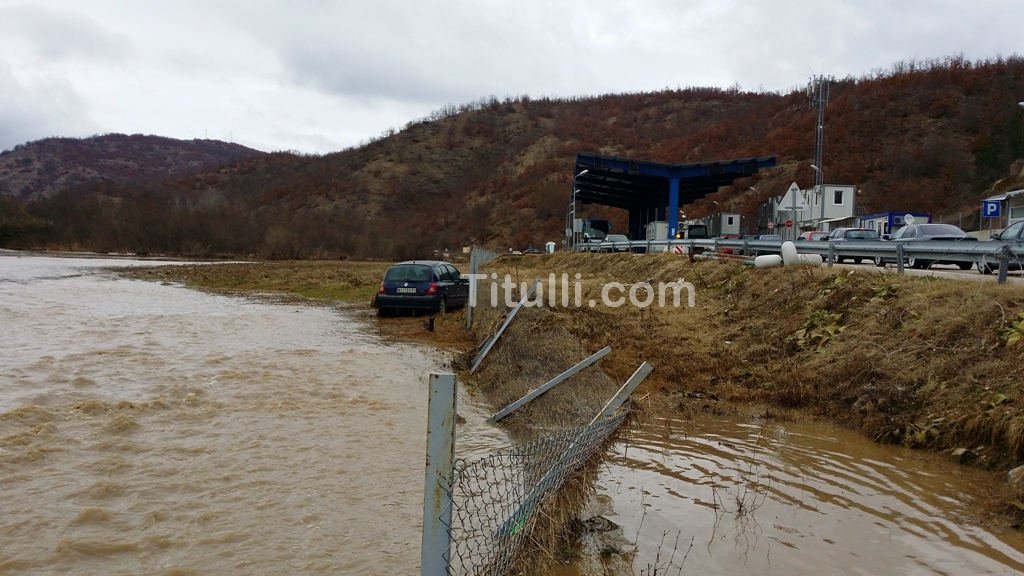 Apokalips  në Luginë, Morava merr veturën BMW dhe përmbyt prona private (Foto dhe Video)