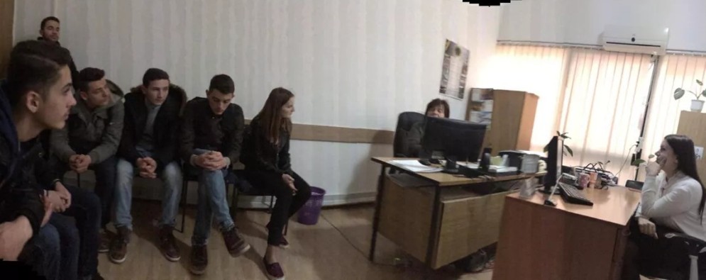 Nxënësit e "Sezai Surroit" në Qendrën për Punë Sociale (Foto)