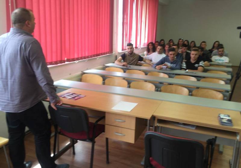 Maturantët e SH.M "Presheva" vizituan Fakultetin Ekonomik në Preshevë