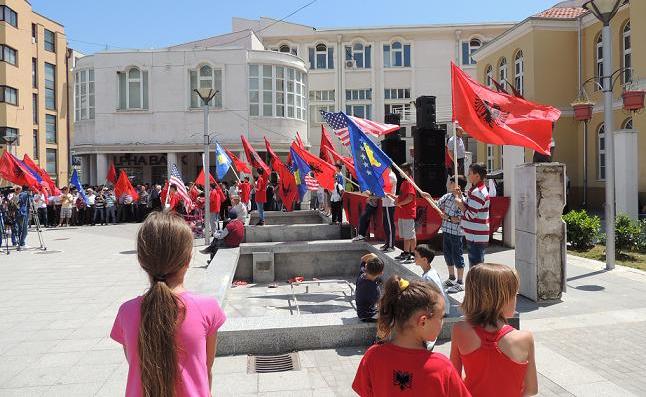 Lugina në protestë në ditën e parë të fillimit të mësimit (video)