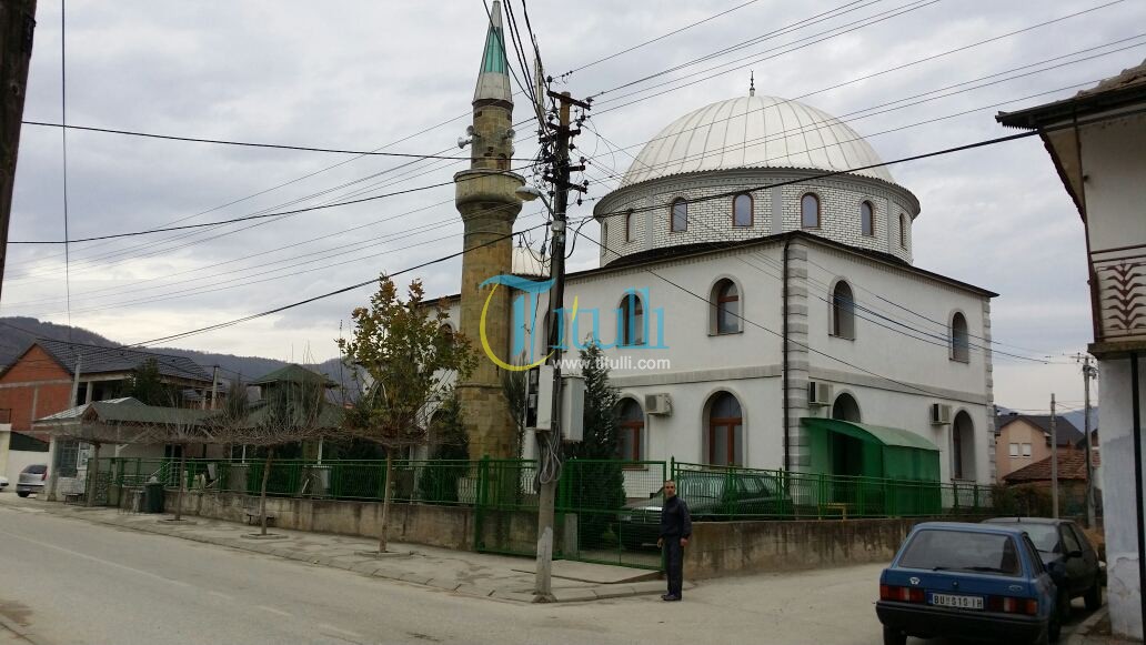 Nisin punimet, xhamia e Tërnocit me objekt shtesë (Foto)