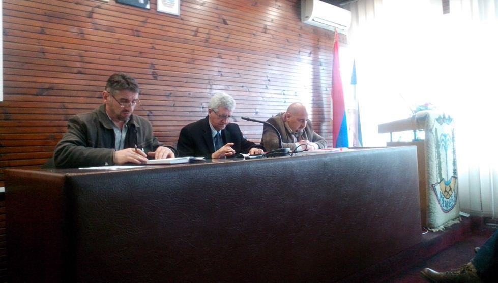 PVD e përçarë para seancës, kërkohet veprim unik i këshilltarëve (Foto)