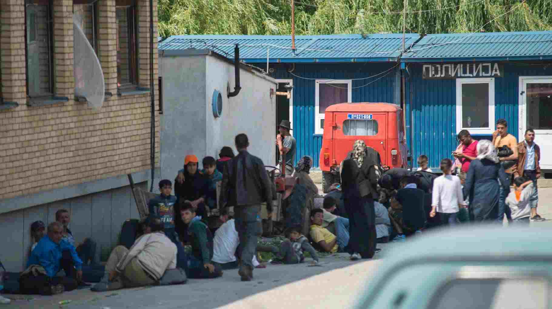 Mjekët në Preshevë brenda një natë kujdesen për 200 emigrantë