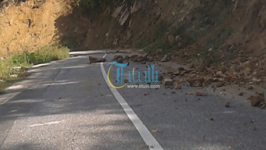 Shembje shkëmbinjsh në rrugën e Breznicës (Foto)