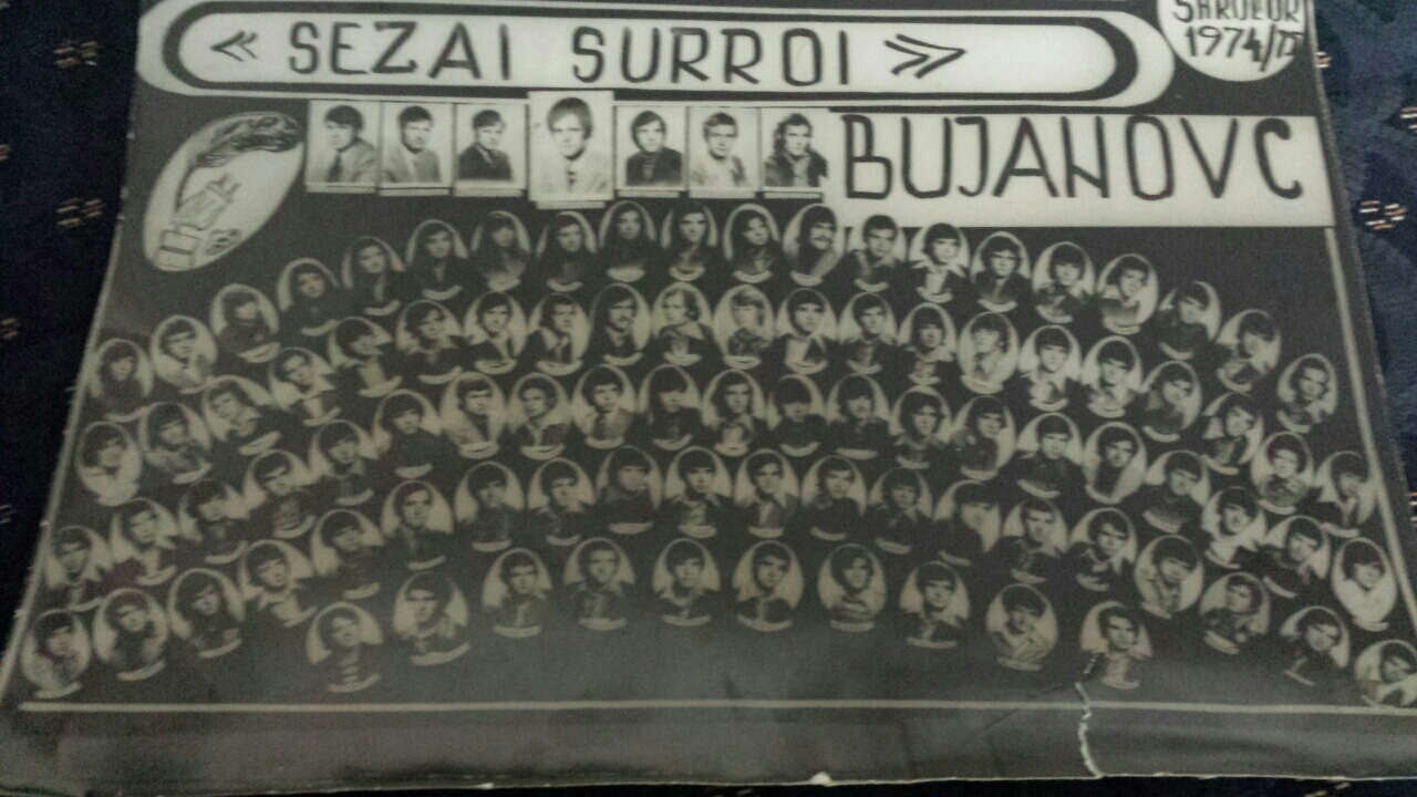 Gjenerata e maturantëve e vitit 1974/75 në Bujanoc, takim pas 40 viteve (Foto)
