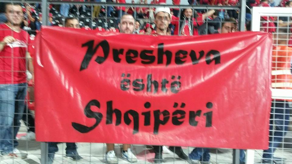 Lugina shpalos surprizën në Elbasan, tifozët në përkrahje të Kombëtares Kuqezi