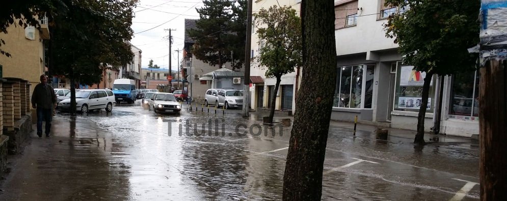 Shiu vërshon disa rrugë në Bujanoc (foto)