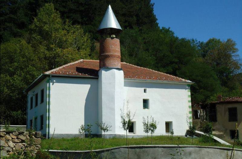 Xhamia e Zarbicës ju pret dyer hapur për faljen e Fitër Bajramit (Foto)