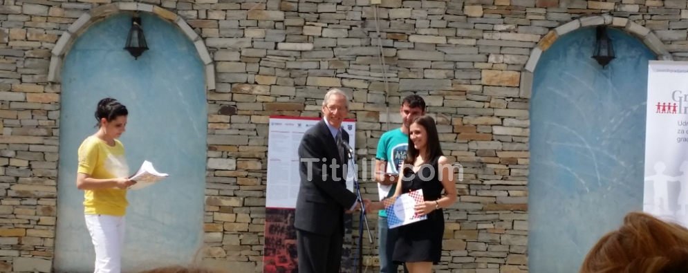 Bujanoc: Ambasadori i SHBA-së ndanë certifikatat për gjeneratën e tretë të YouthBild (foto)
