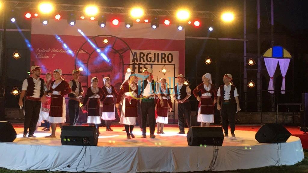 Gjirokastra mikpriti shoqërinë kulturore "Zëri i Luginës", qyteti i gurit vlerë botërore (foto&video)