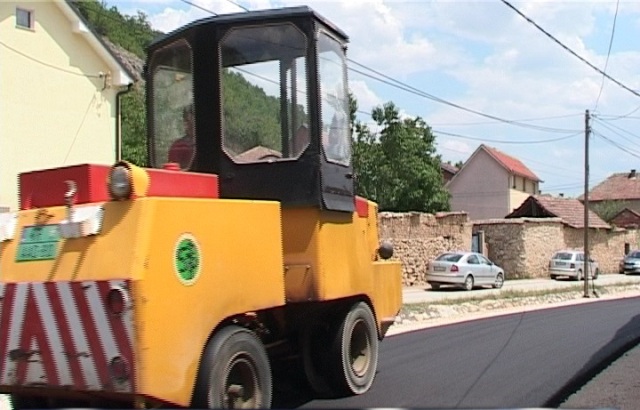 Asfaltohet rruga deri tek penda e Rahovicës – mundësi për investime në turizëm (foto)