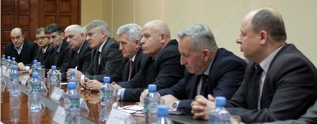 Ministria, përmes Ambasadës në Beograd, sqaron takimin e Liderëve në Tiranë