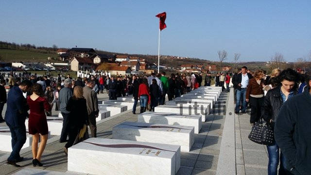 Musliu bënë homazhe në Kompleksin “Adem Jashari” në Prekaz 