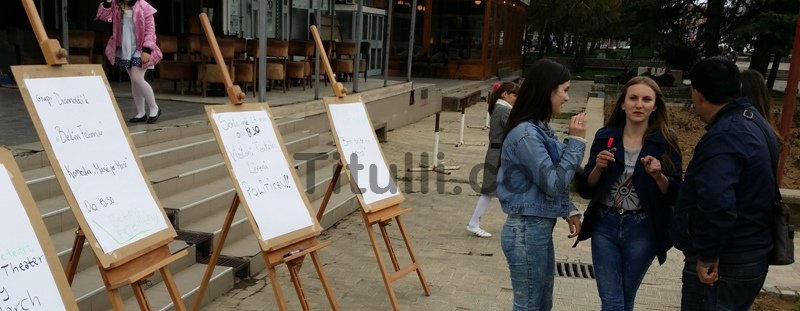 “Vizitojeni teatrin, lëreni politikën” (foto)