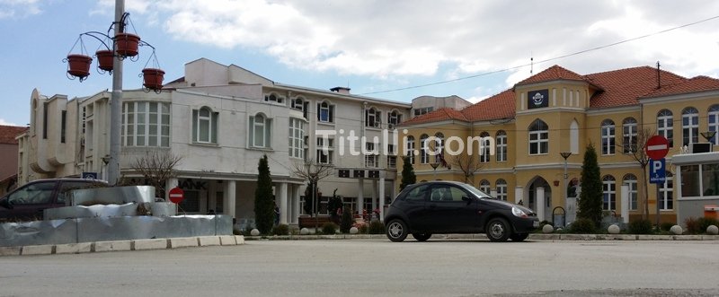 Ish presidenti i Shqipërisë Alfred Mojsiu në Preshevë, në Konferencën e Paqes