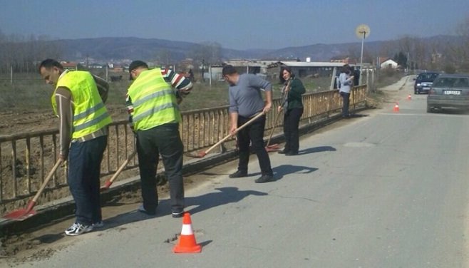 Gjykata i kthen në punë, drejtorati i angazhon në pastrimin e rrugëve (foto)