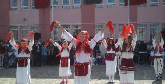 Nxënësit shqiptarë pjesëmarrës në manifestim kulturorë në Turqi